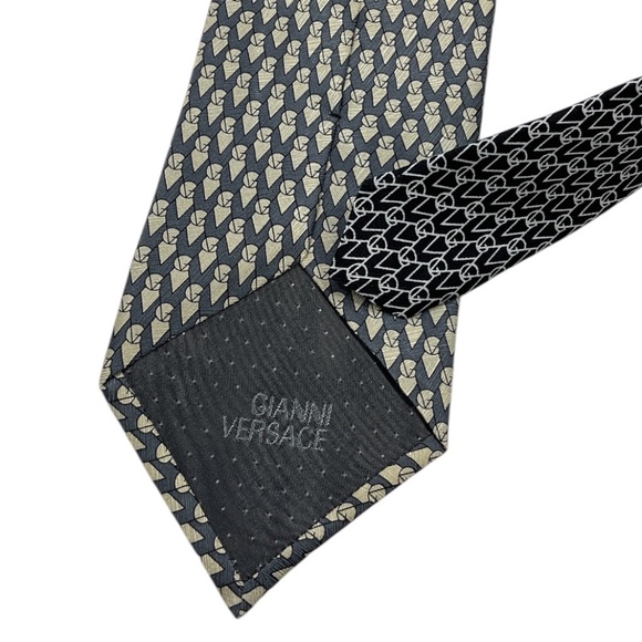 🆕GIANNI VERSACE Gray/Ivory Art Monogram GV Silk LUXURY Tie ITALY - Picture 4 of 4